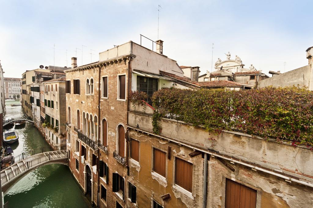 Very Central Apartment In Historical 1600 Palace With Lift A Few Min Walk From San Marco Square Venezia Esterno foto