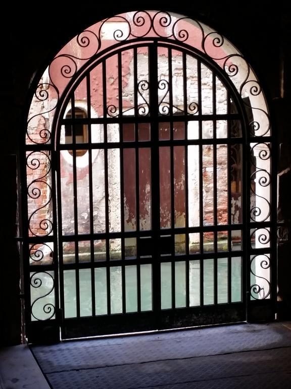 Very Central Apartment In Historical 1600 Palace With Lift A Few Min Walk From San Marco Square Venezia Esterno foto