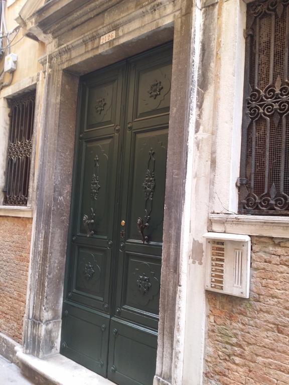 Very Central Apartment In Historical 1600 Palace With Lift A Few Min Walk From San Marco Square Venezia Esterno foto