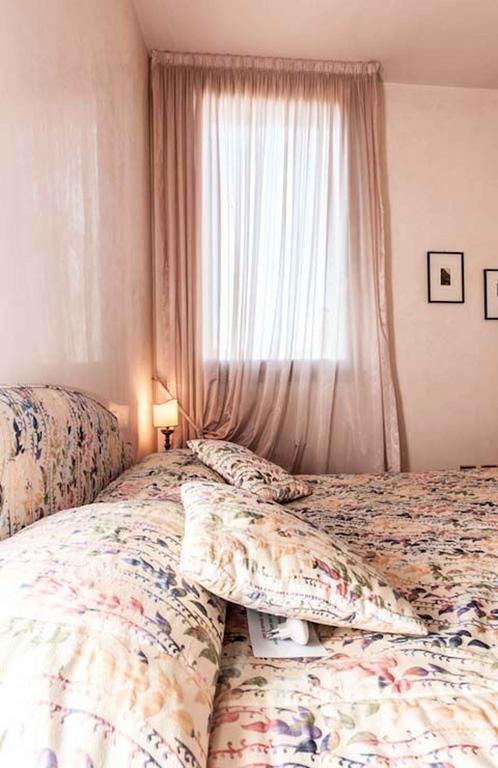 Very Central Apartment In Historical 1600 Palace With Lift A Few Min Walk From San Marco Square Venezia Camera foto