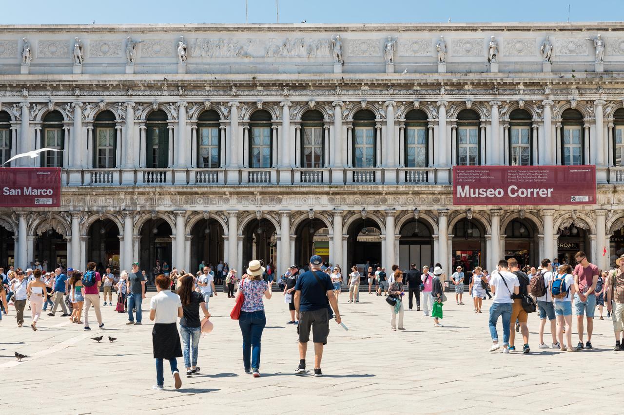 Very Central Apartment In Historical 1600 Palace With Lift A Few Min Walk From San Marco Square Venezia Esterno foto