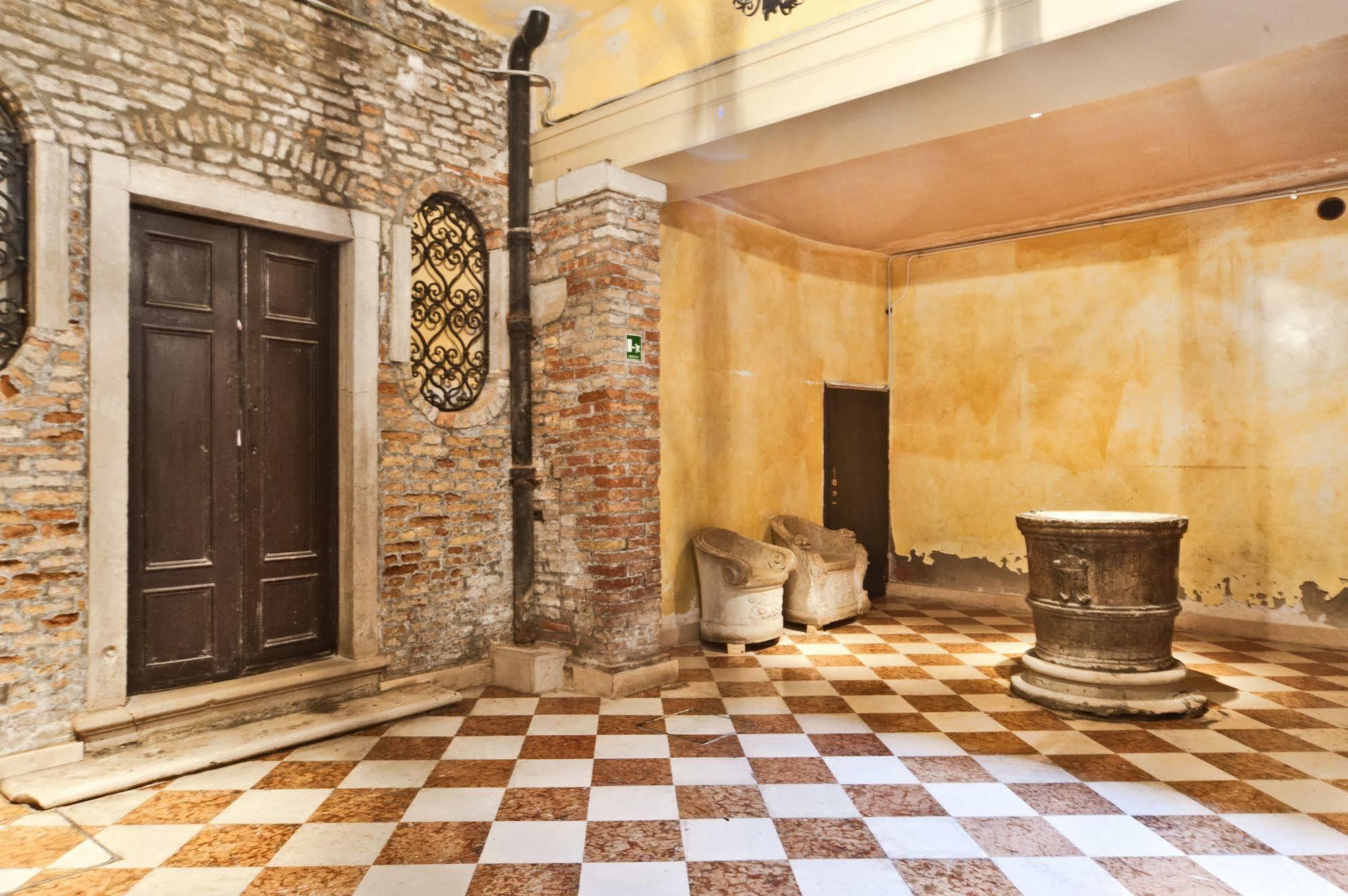 Very Central Apartment In Historical 1600 Palace With Lift A Few Min Walk From San Marco Square Venezia Esterno foto