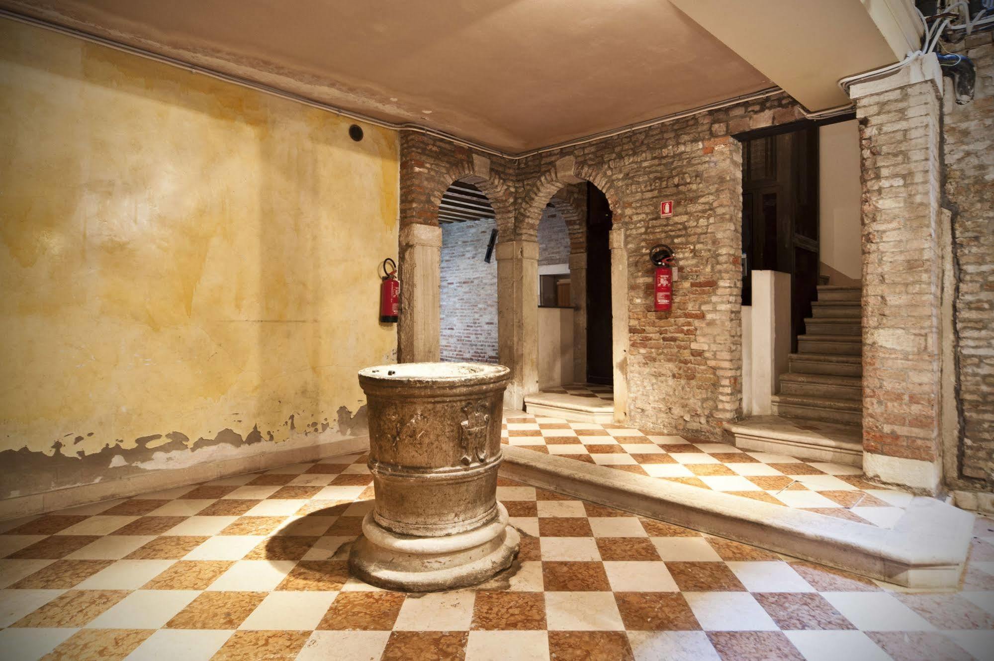 Very Central Apartment In Historical 1600 Palace With Lift A Few Min Walk From San Marco Square Venezia Esterno foto