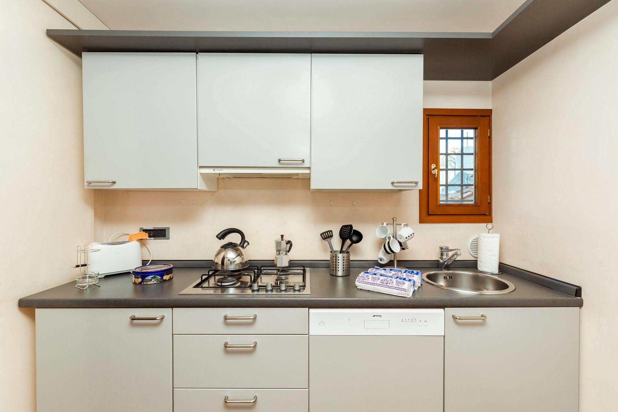 Very Central Apartment In Historical 1600 Palace With Lift A Few Min Walk From San Marco Square Venezia Esterno foto