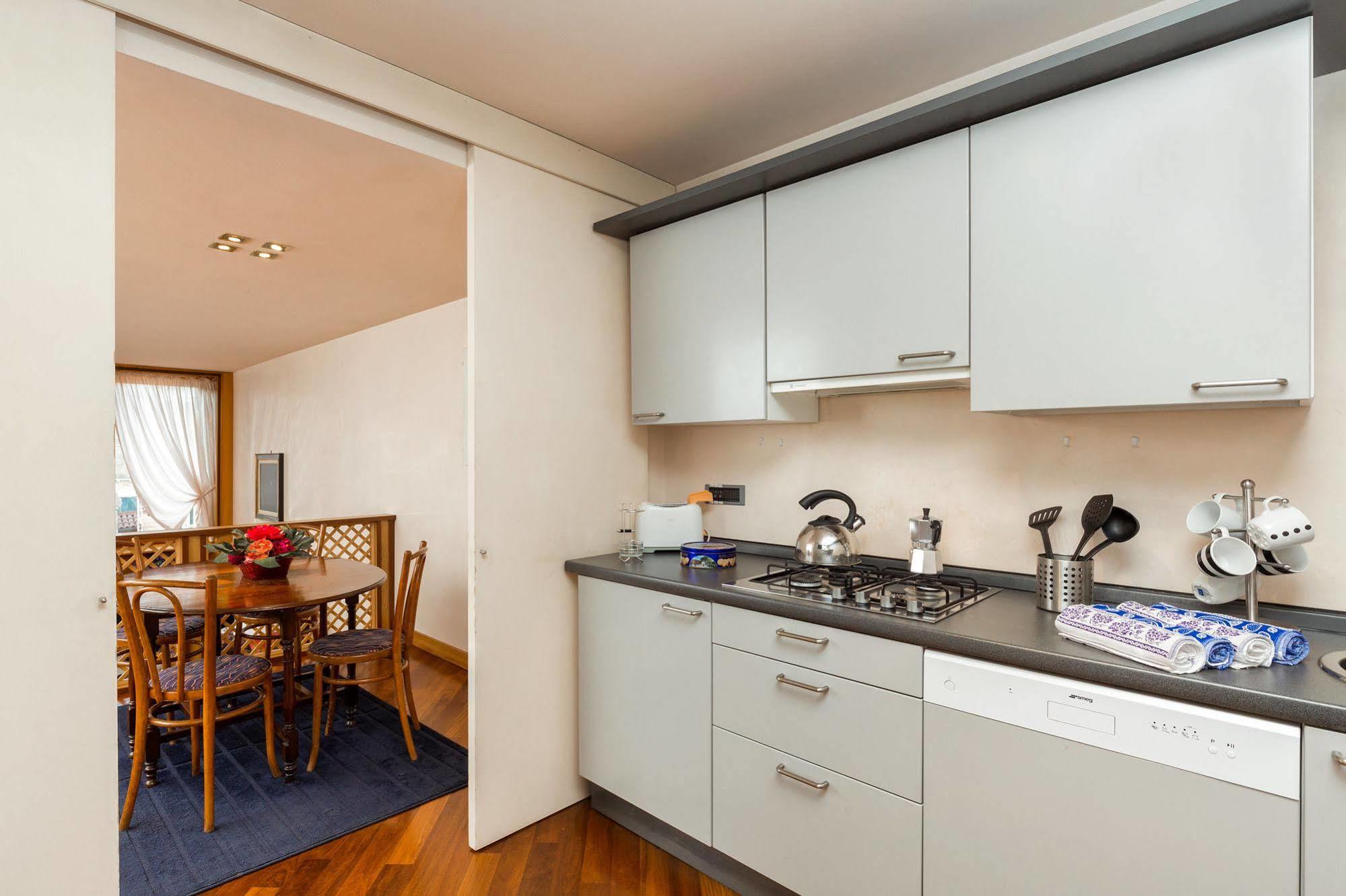 Very Central Apartment In Historical 1600 Palace With Lift A Few Min Walk From San Marco Square Venezia Esterno foto