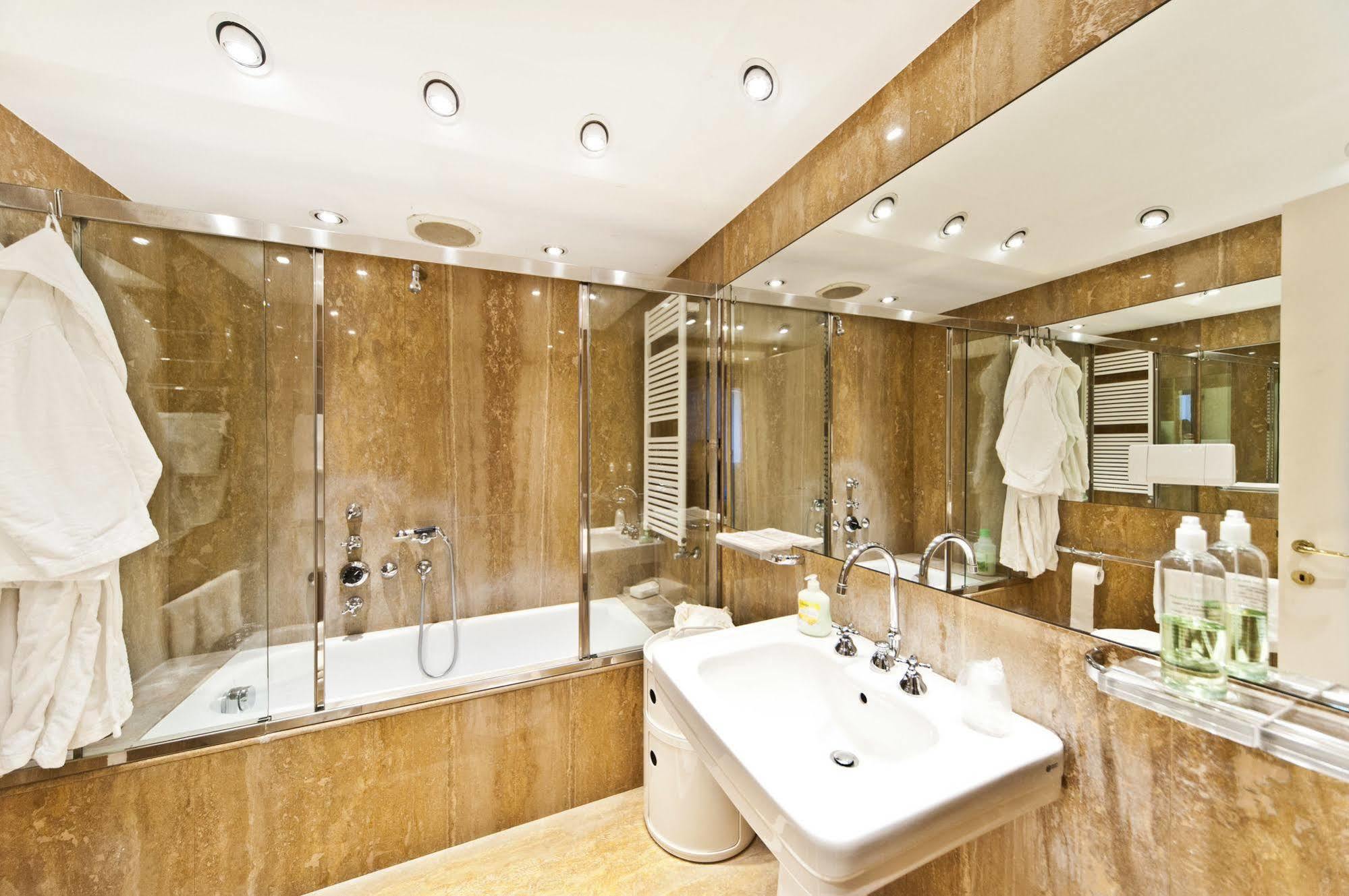 Very Central Apartment In Historical 1600 Palace With Lift A Few Min Walk From San Marco Square Venezia Esterno foto
