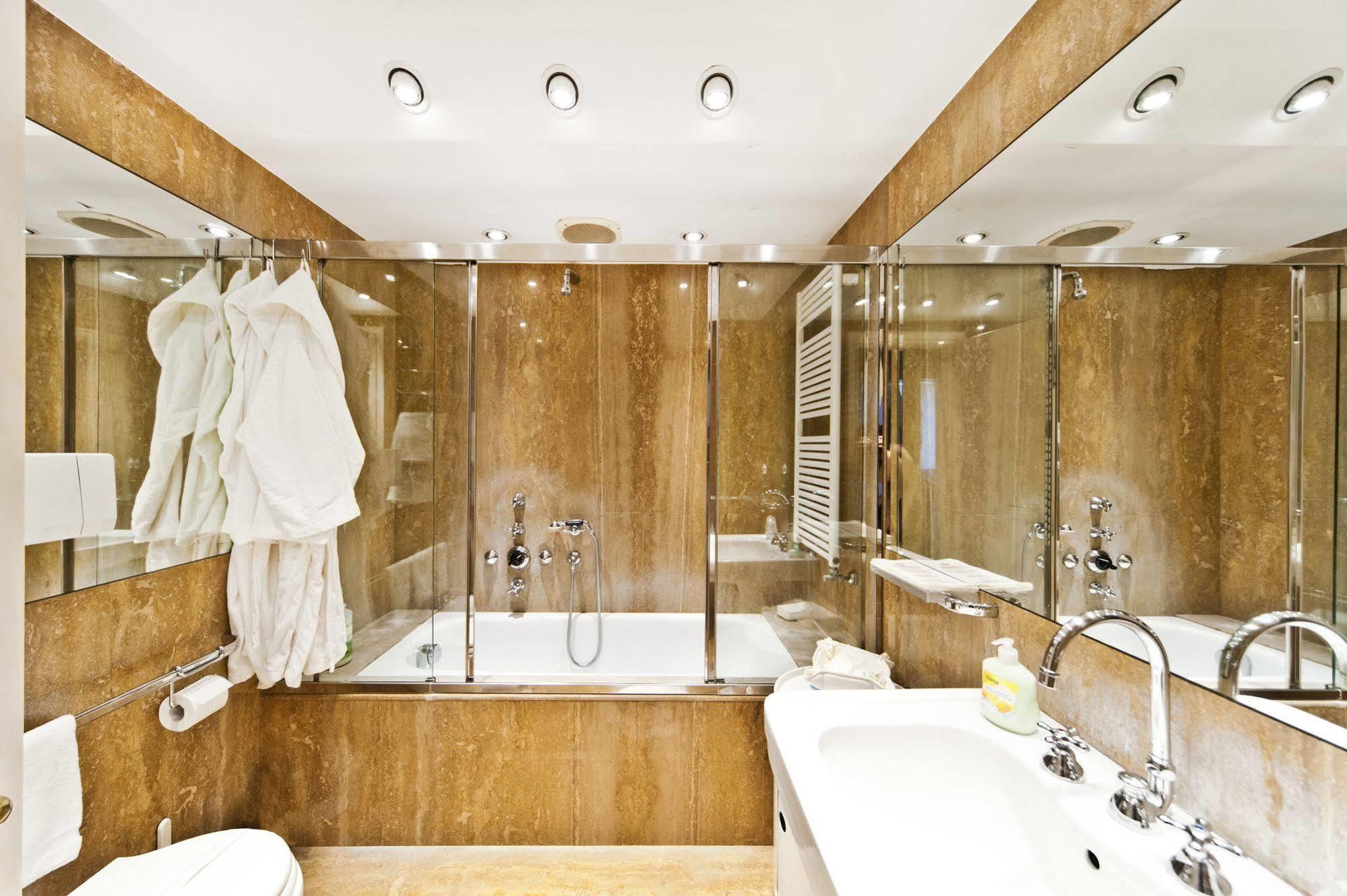 Very Central Apartment In Historical 1600 Palace With Lift A Few Min Walk From San Marco Square Venezia Esterno foto