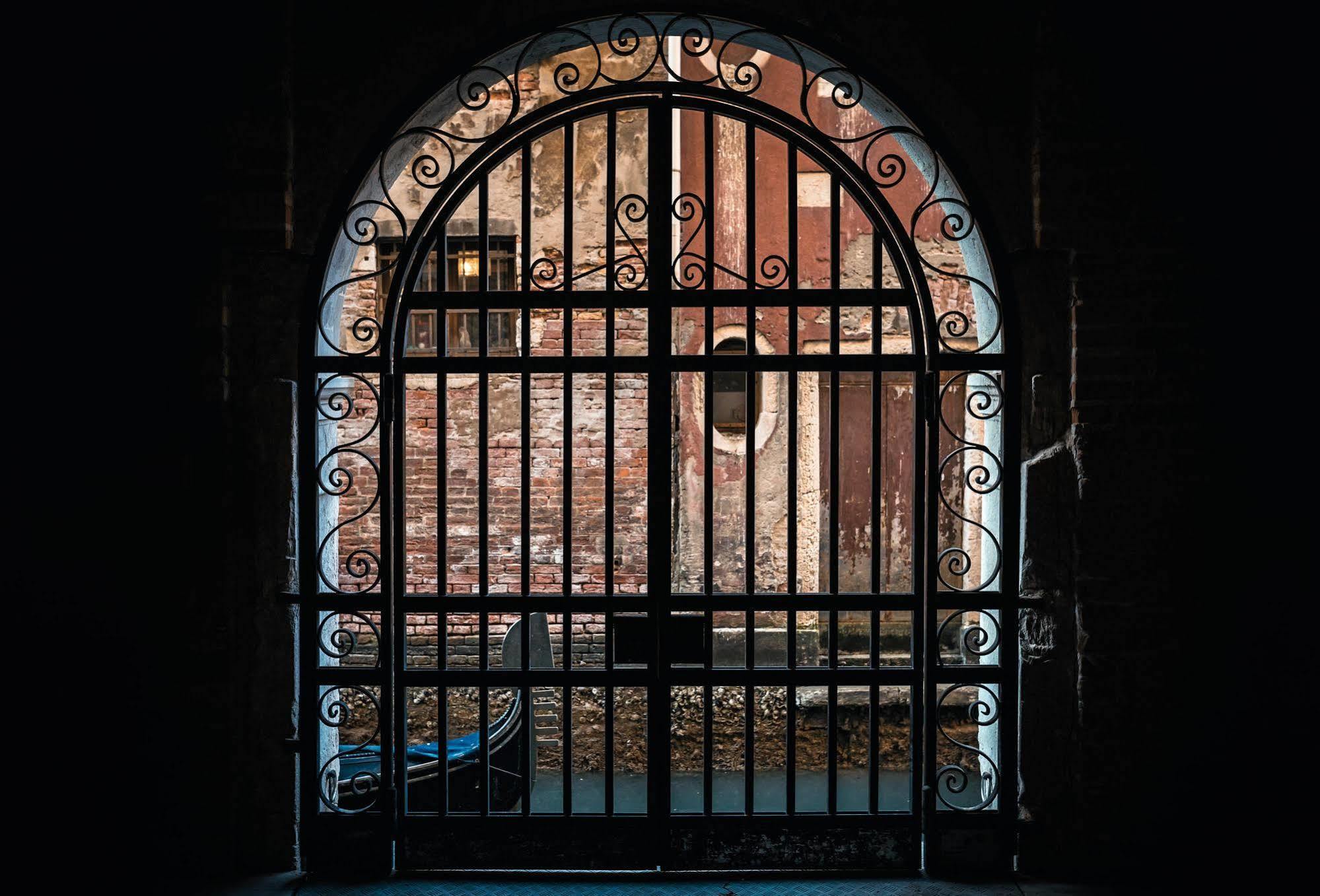 Very Central Apartment In Historical 1600 Palace With Lift A Few Min Walk From San Marco Square Venezia Esterno foto