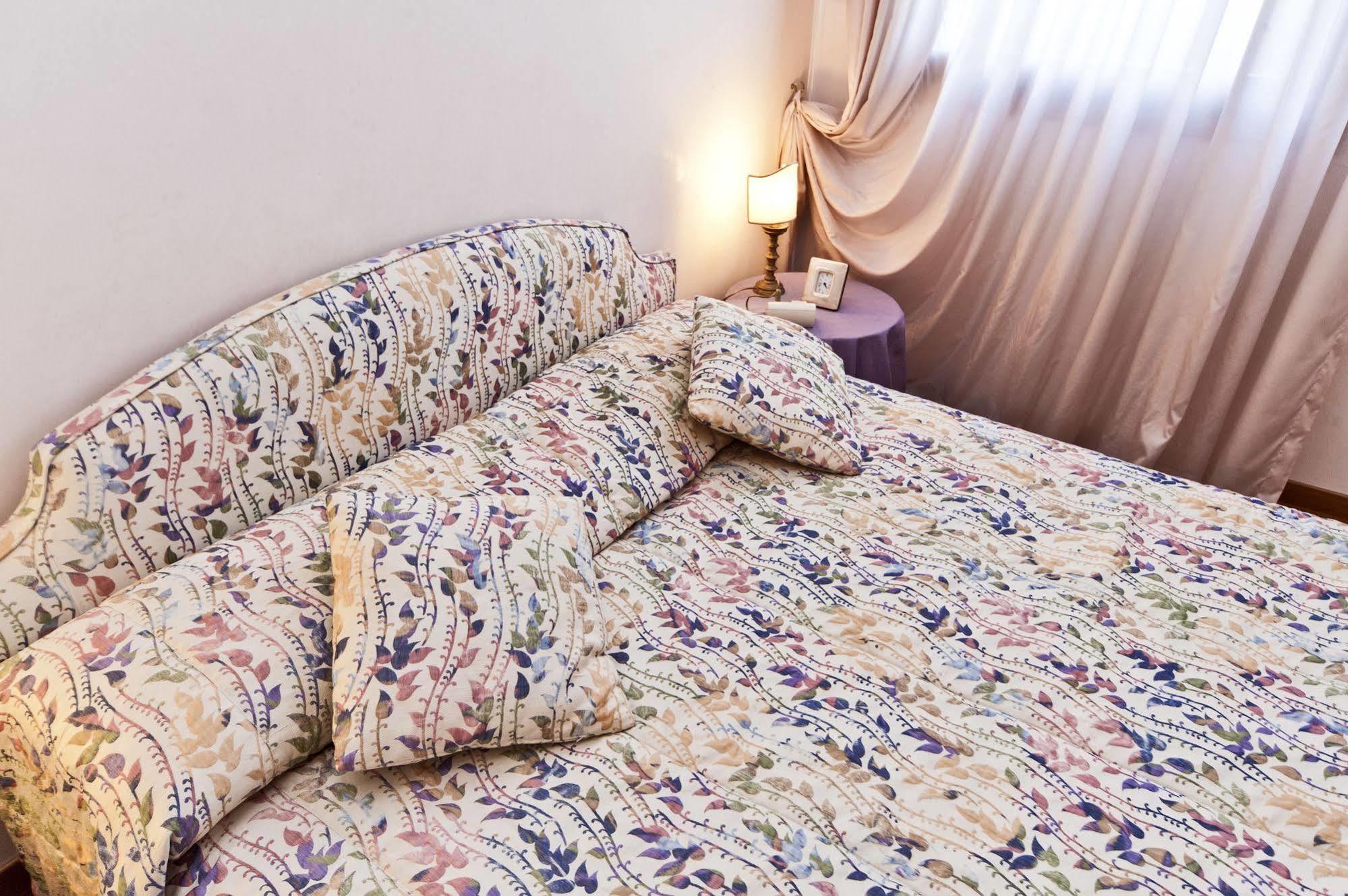 Very Central Apartment In Historical 1600 Palace With Lift A Few Min Walk From San Marco Square Venezia Esterno foto