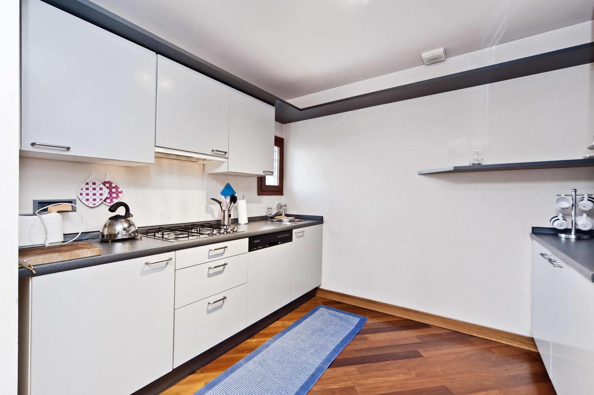 Very Central Apartment In Historical 1600 Palace With Lift A Few Min Walk From San Marco Square Venezia Esterno foto