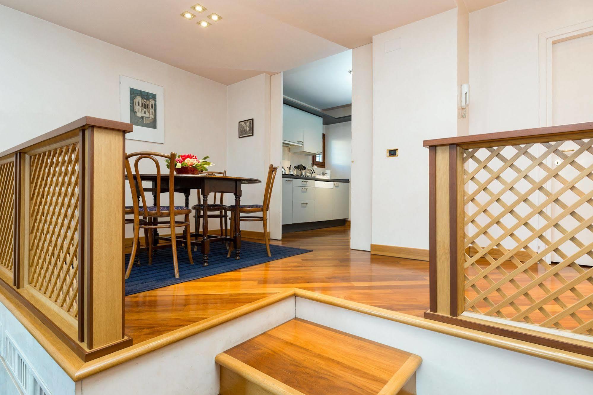 Very Central Apartment In Historical 1600 Palace With Lift A Few Min Walk From San Marco Square Venezia Esterno foto