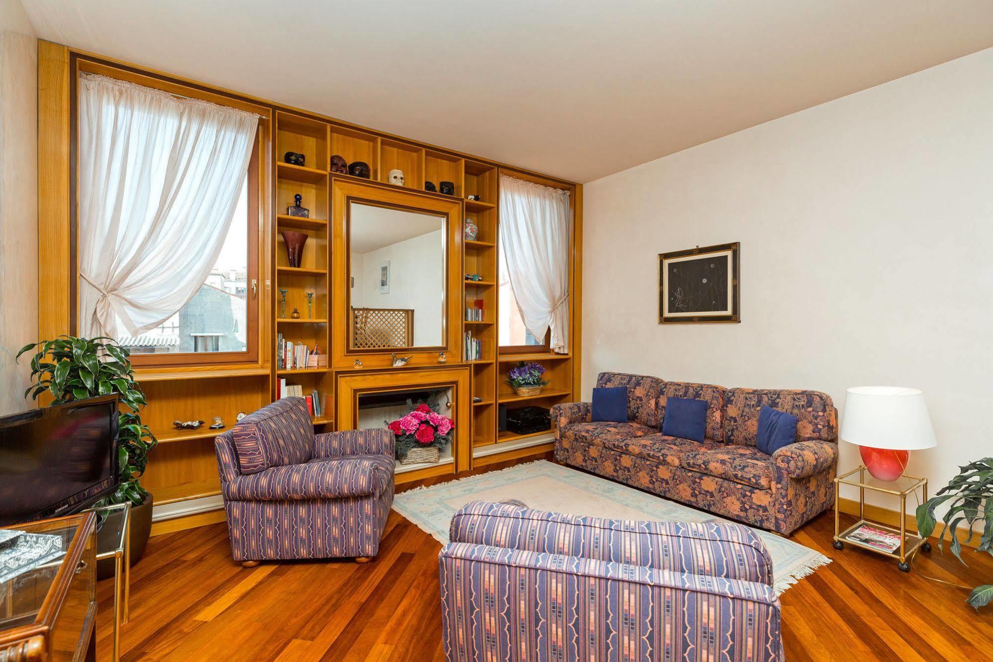 Very Central Apartment In Historical 1600 Palace With Lift A Few Min Walk From San Marco Square Venezia Esterno foto