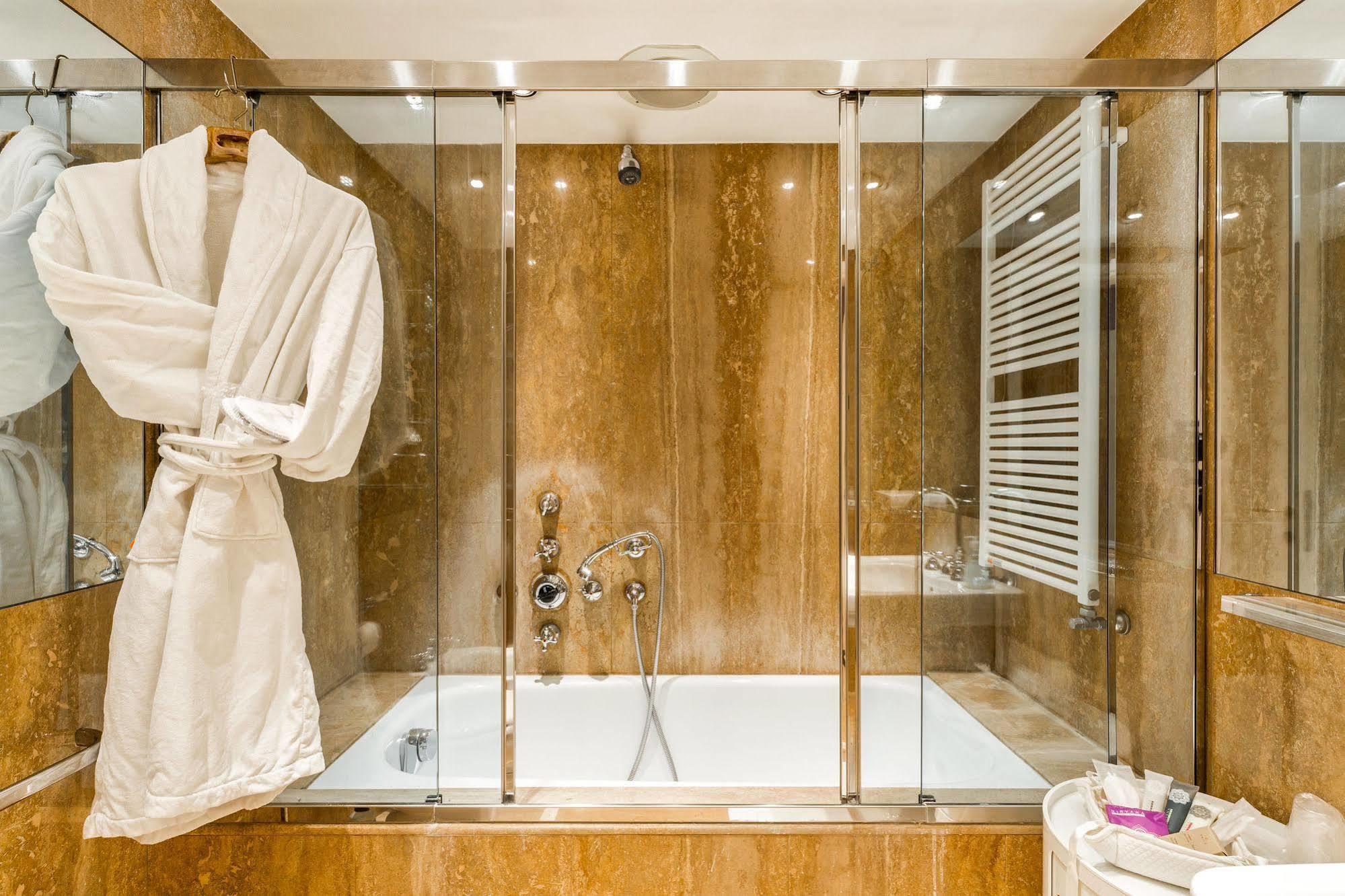 Very Central Apartment In Historical 1600 Palace With Lift A Few Min Walk From San Marco Square Venezia Esterno foto