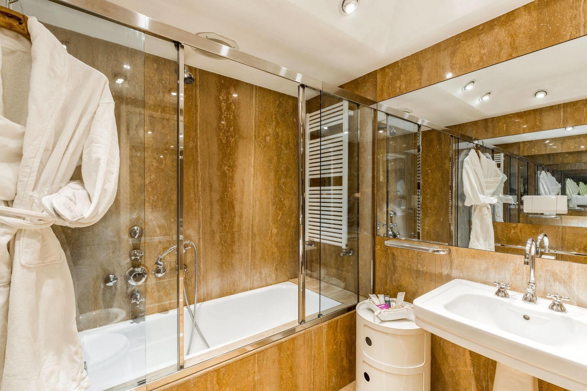 Very Central Apartment In Historical 1600 Palace With Lift A Few Min Walk From San Marco Square Venezia Esterno foto